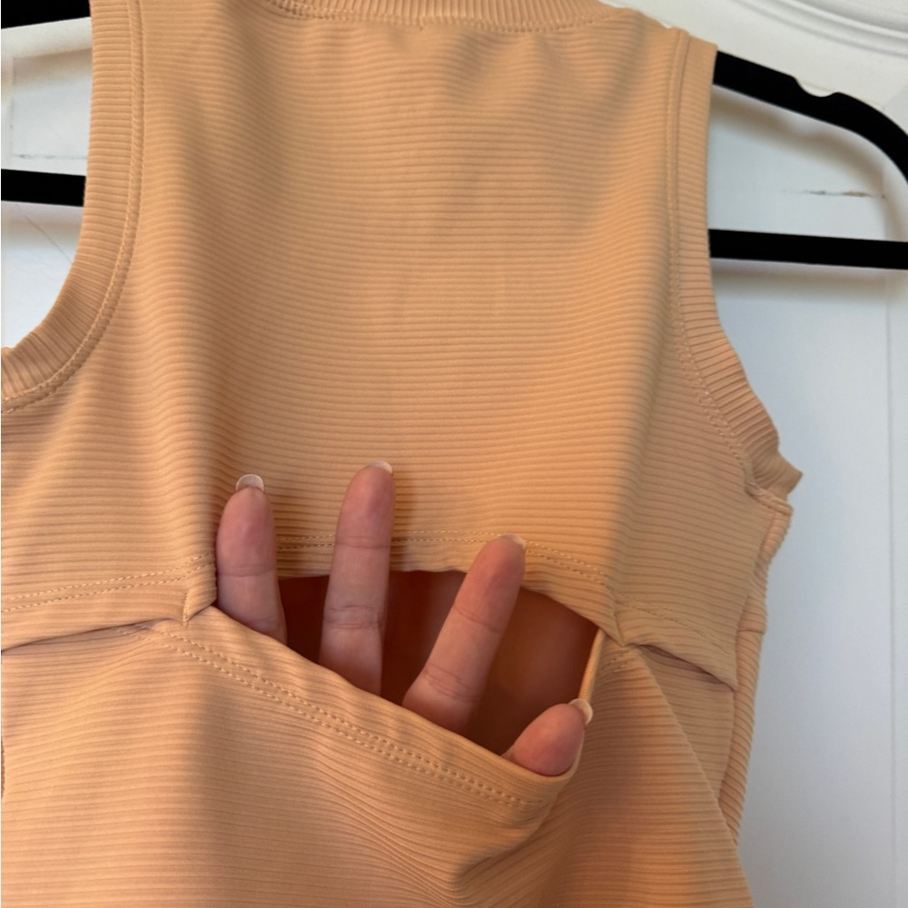Move Theology size XS tan crop top with built in bra - Picture 4 of 5